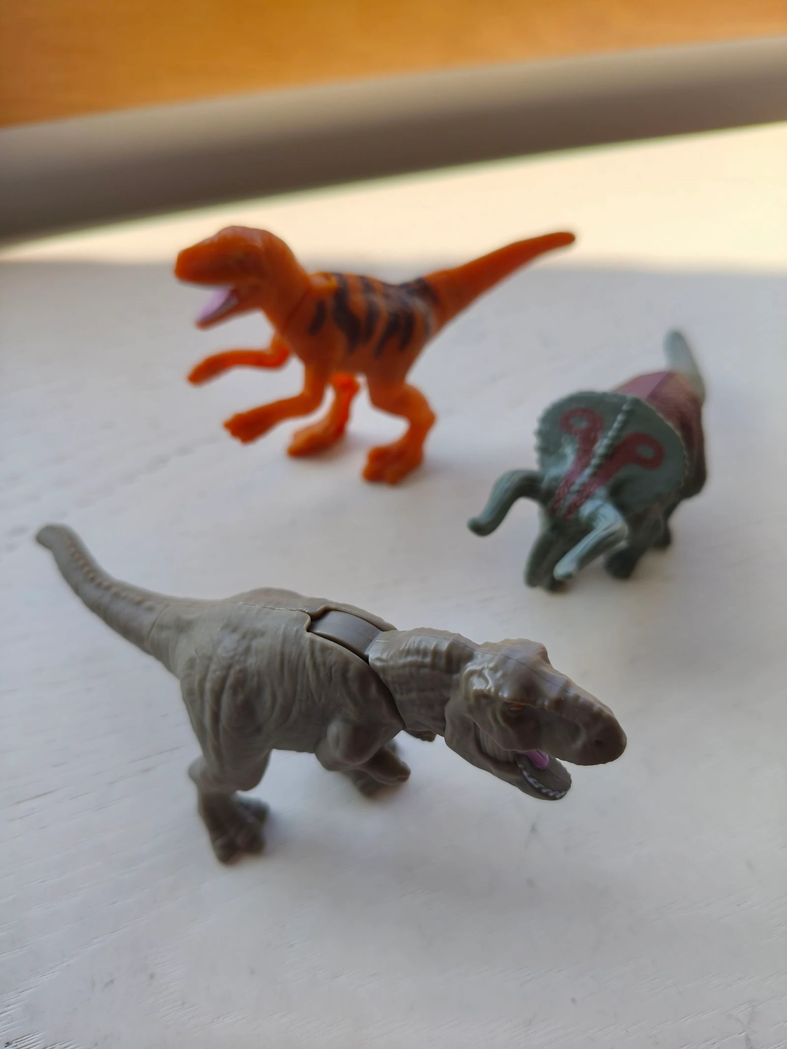 Juguetes de McDonald's de dinosaurios de la colección 2024 – photo 4